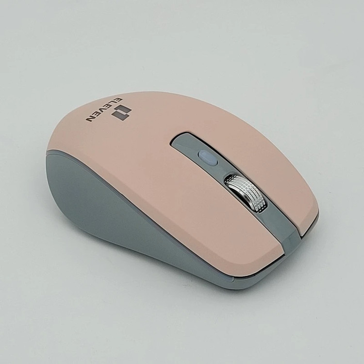 ماوس بیسیم ایلون WM911 🖱️ در حال استفاده کنار لپتاپ 💻 با اتصال بیسیم ۲.۴ گیگاهرتز ⚡