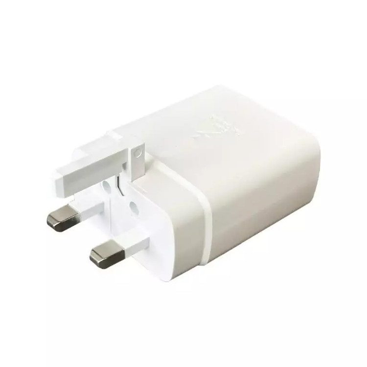 نمای نزدیک از آداپتور شارژ سریع سامسونگ مدل EP-TA845