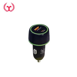 نمای نزدیک پورتهای USB شارژر فندکی Yoshita